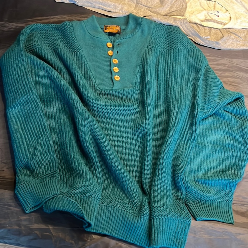 Men’s green XL/tall Eddie Bauer knit sweater. Good condition.